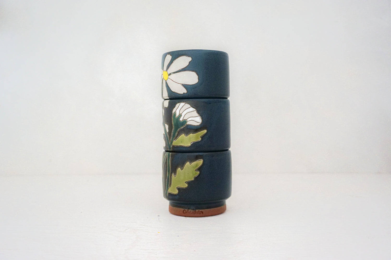 Daisy Stackers cups in DARBY*