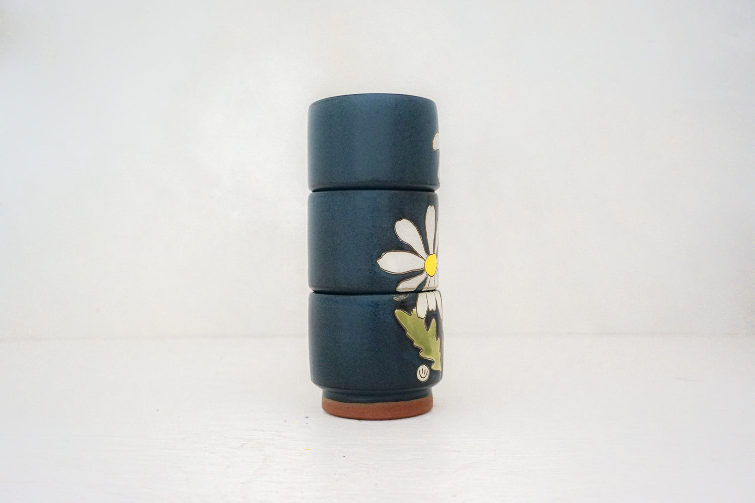 Daisy Stackers cups in DARBY*