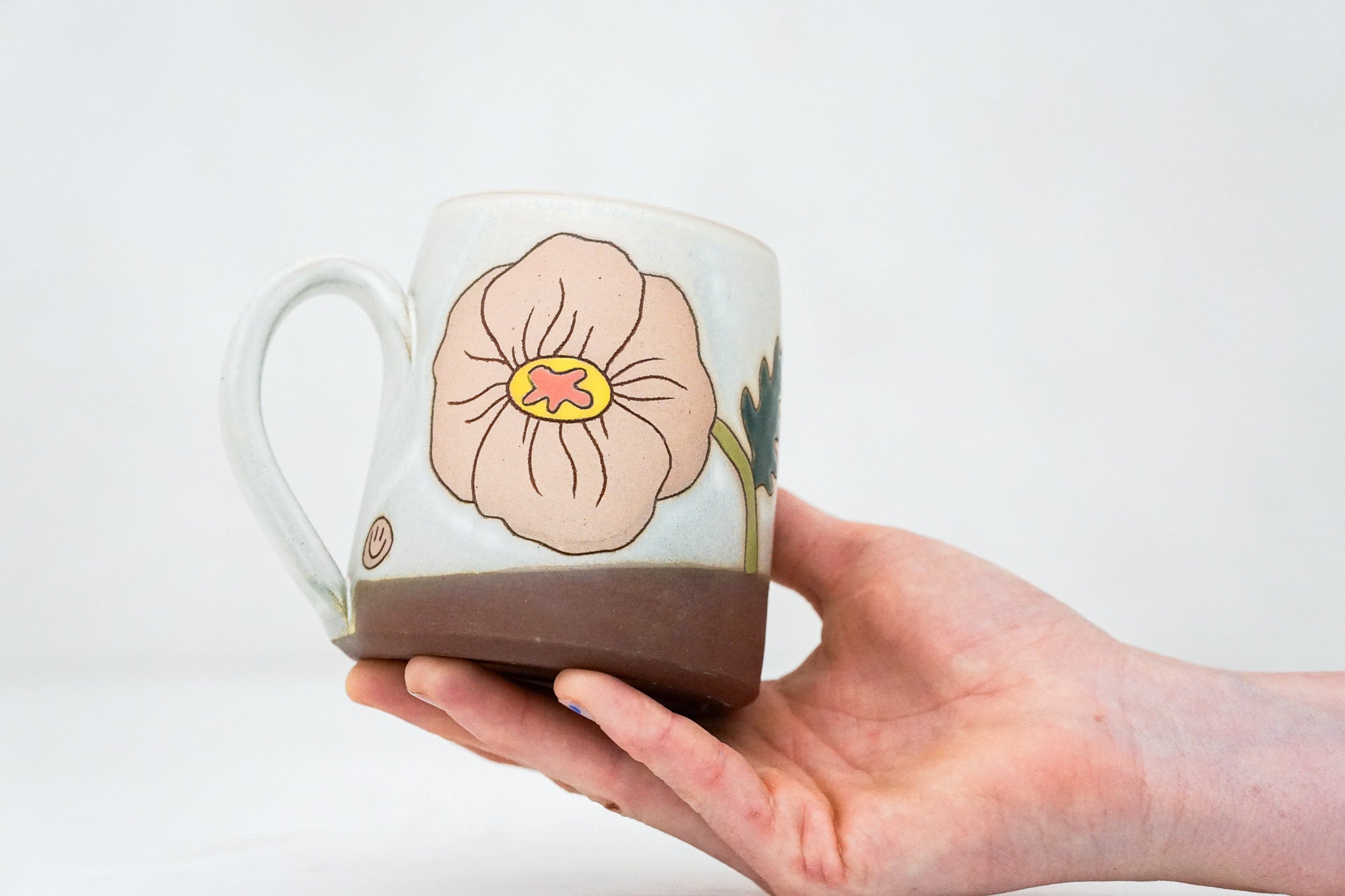 Poppy mug in Bone