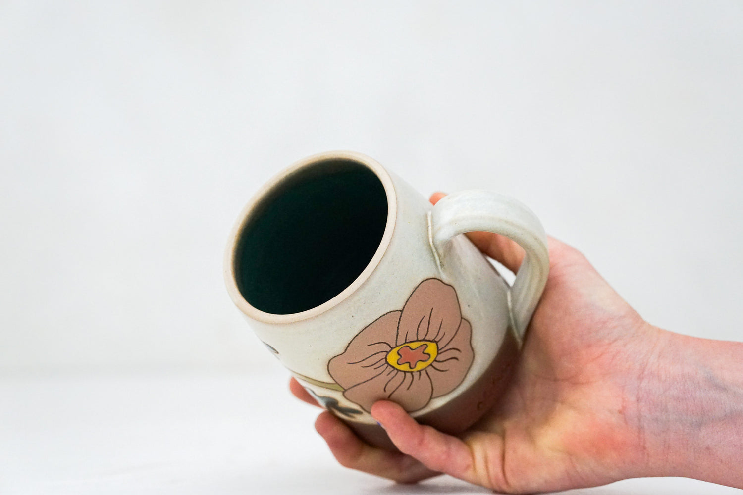 Poppy mug in Bone