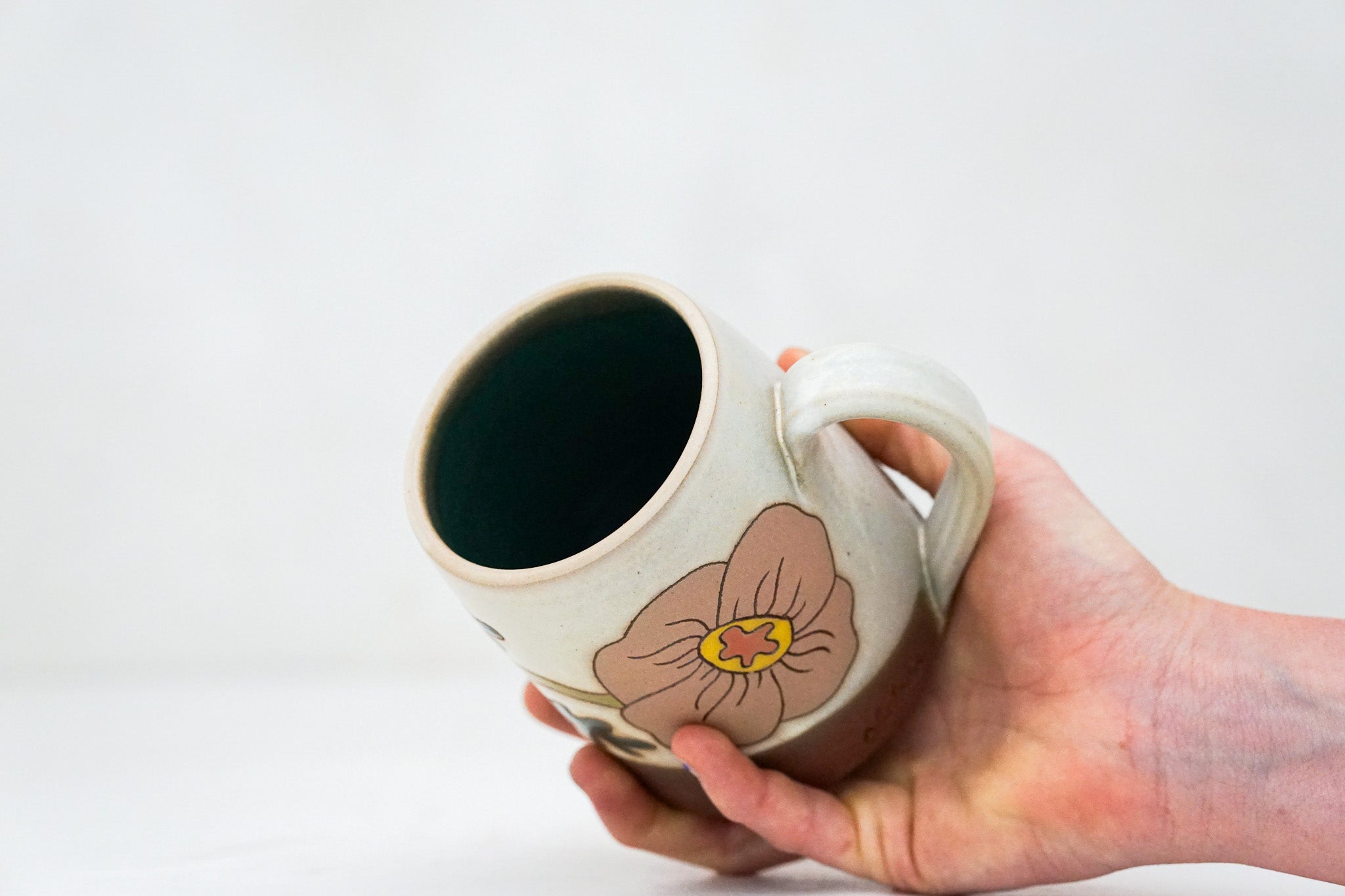 Poppy mug in Bone