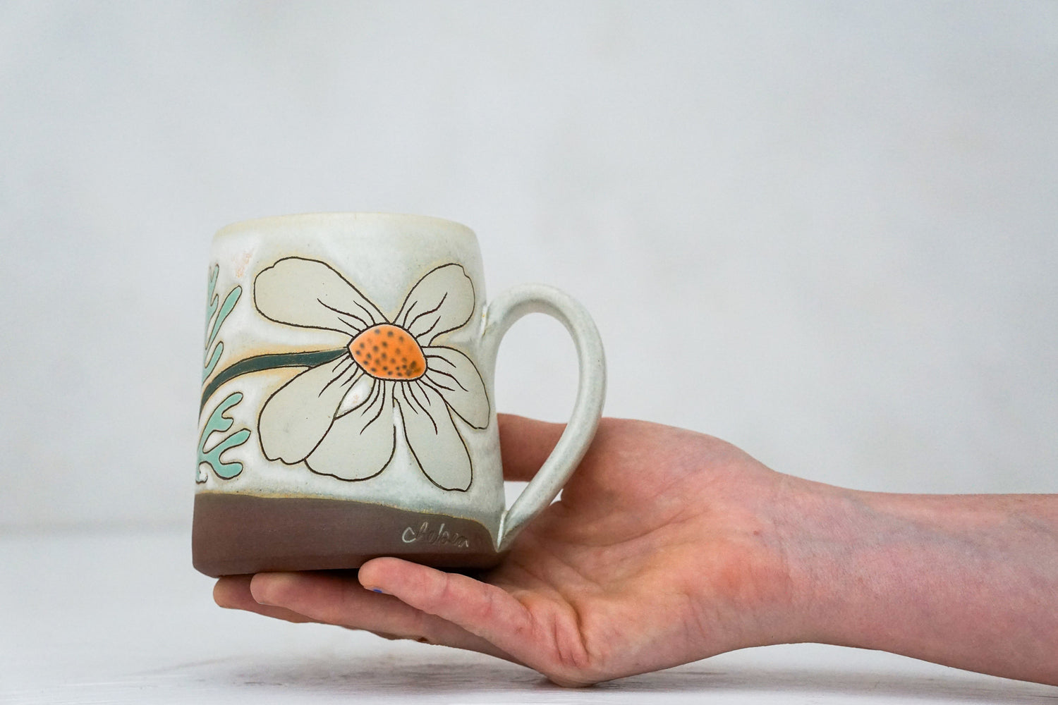 White Flower mug in Bone