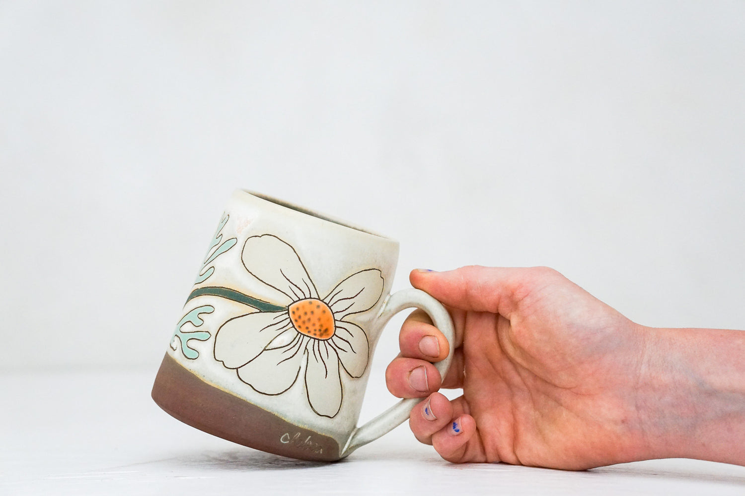 White Flower mug in Bone