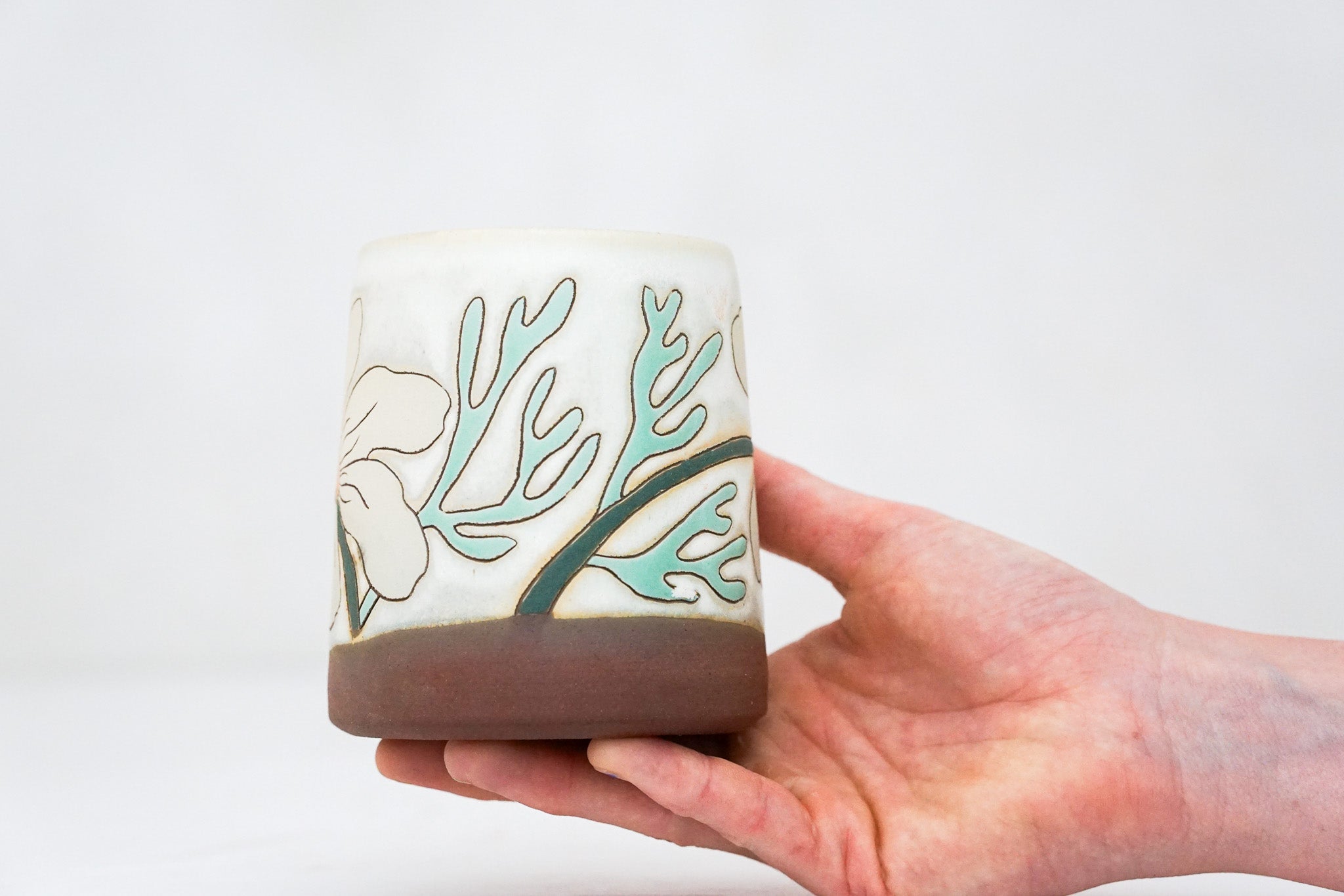 White Flower mug in Bone