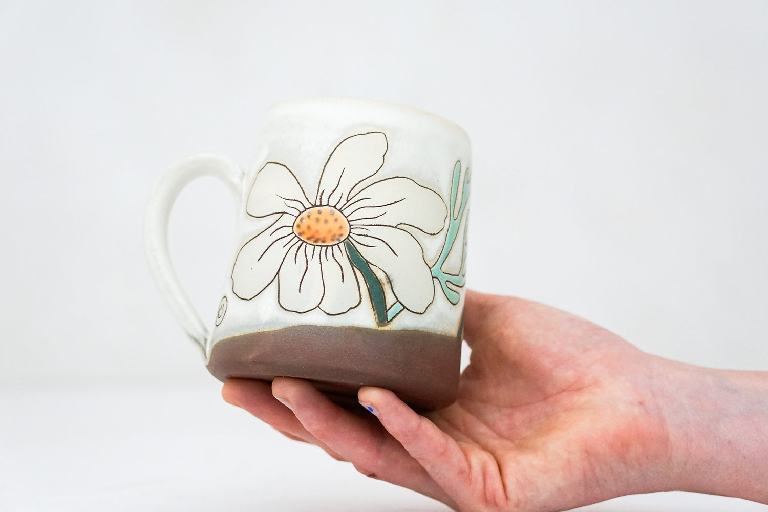 White Flower mug in Bone