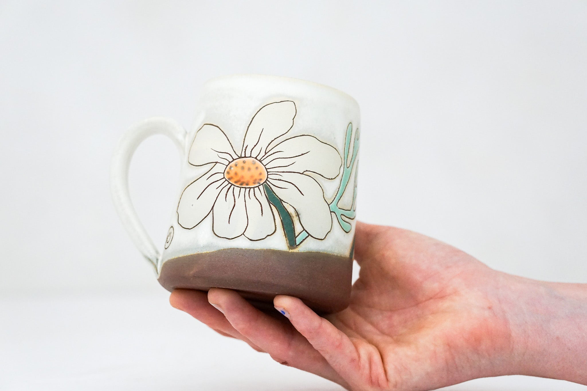 White Flower mug in Bone