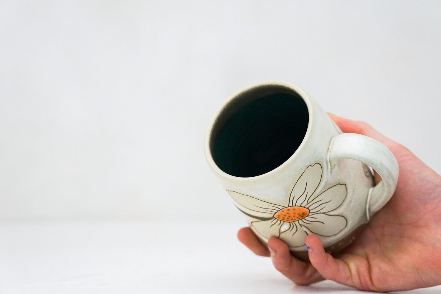 White Flower mug in Bone