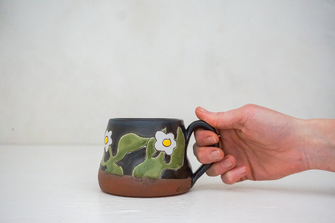 Dancing Daisies Darby mug image 1