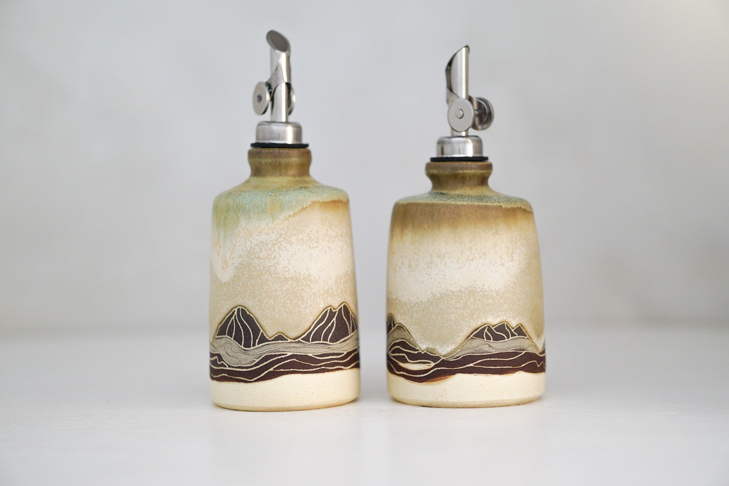 W Teton Olive Oil bottle in Morel image 2